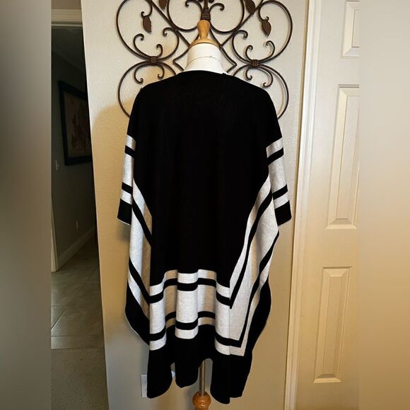 NWT Loft Black & White Cape Sweater size XS/S - Picture 5 of 8